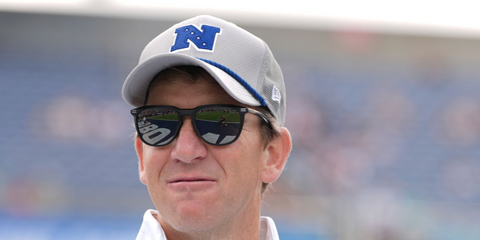 Retired American football quarterback Eli Mannign was seen wearing matte black Oakley Thurso OO9286 02 Prizm Polarised sunglasses, prior to the 2025 NFL Pro Bowl Games in Orlando, Florida, February 2025. Shop online now on Pretavoir