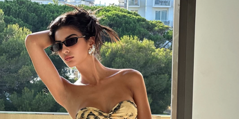 Italian influencer ELisa Maino was seen wearing Tom Ford Alejandro TF1058 01A sunglasses in one of her Instagram posts