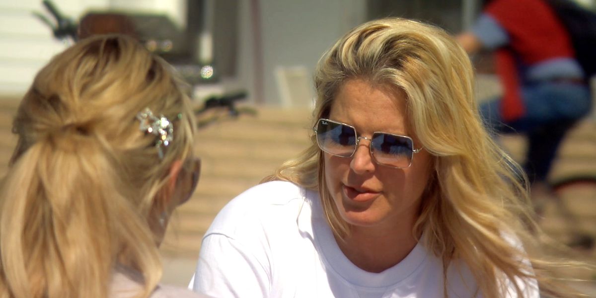 Entrepreneur and television personality Elizabeth Lyn Vargas was seen wearing silver Ray-Ban Rectangle RB 1969 9149/3F sunglasses with blue gradient lenses in The Real Housewives of Orange County. Shop online now on Pretavoir