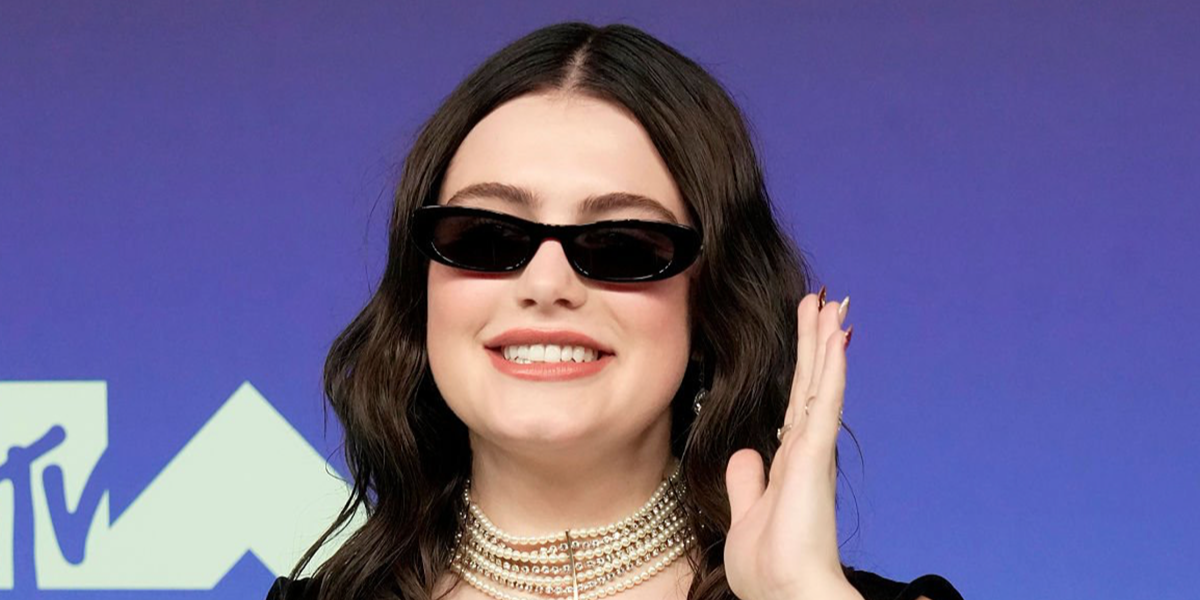 Off Campus star Ella Bright wore black Saint Laurent SL 557 SHADE Plump 001 sunglasses at the MTV Video Music Awards 2026.