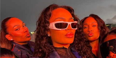 Television personality Ella Thomas was seenwearing white Versace 4446 314/87 wraparound sunglasses at the F1 Grand Prix of Las Vegas 2025.
