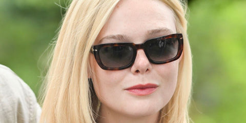 Elle Fanning was seen wearing red tortoiseshell Persol 3367S 24/71 sunglasses with smoke grey gradient lenses at the Telluride Film Festival 2025. Shop online now on Pretavoir