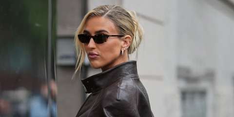 Danish fashion stylist and creative consultant Emili SIndlev was seen wearing tortoiseshell Miu Miu MU A06S 14L09Z sunglasses at the Blumarine Spring/Summer 2026 fashion show during Milan Fashion Week. Shop online now on Pretavoir