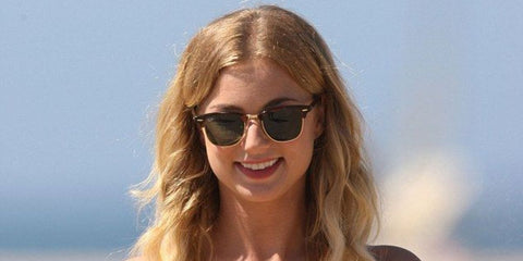 Canadian actress Emily VanCamp was seen wearing red havana Ray-Ban Clubmaster Classic 3016 W0366 sunglasses.