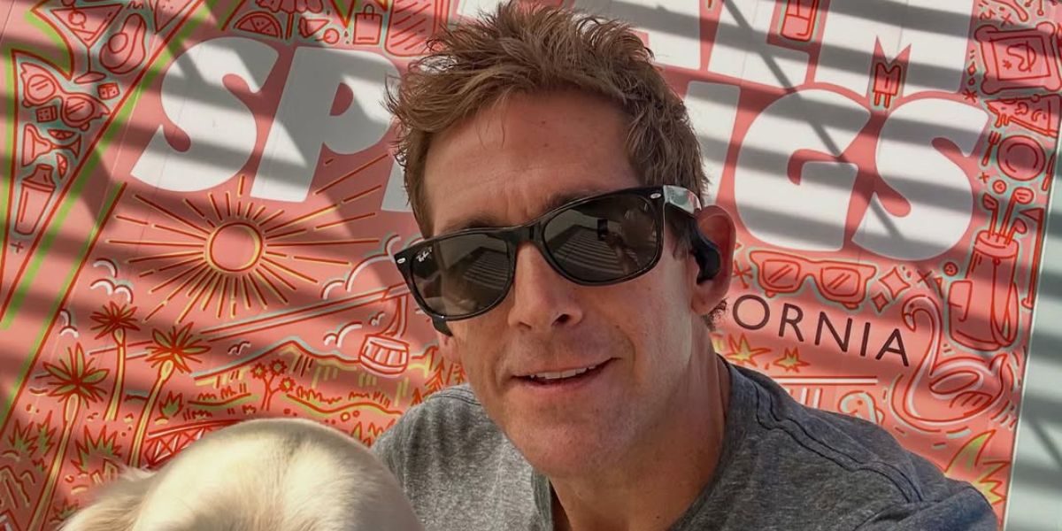 Actor Eric Szmanda was seen wearing black Ray-Ban New Wayfarer 2132 901/58 Polarised sunglasses in his Instagram post