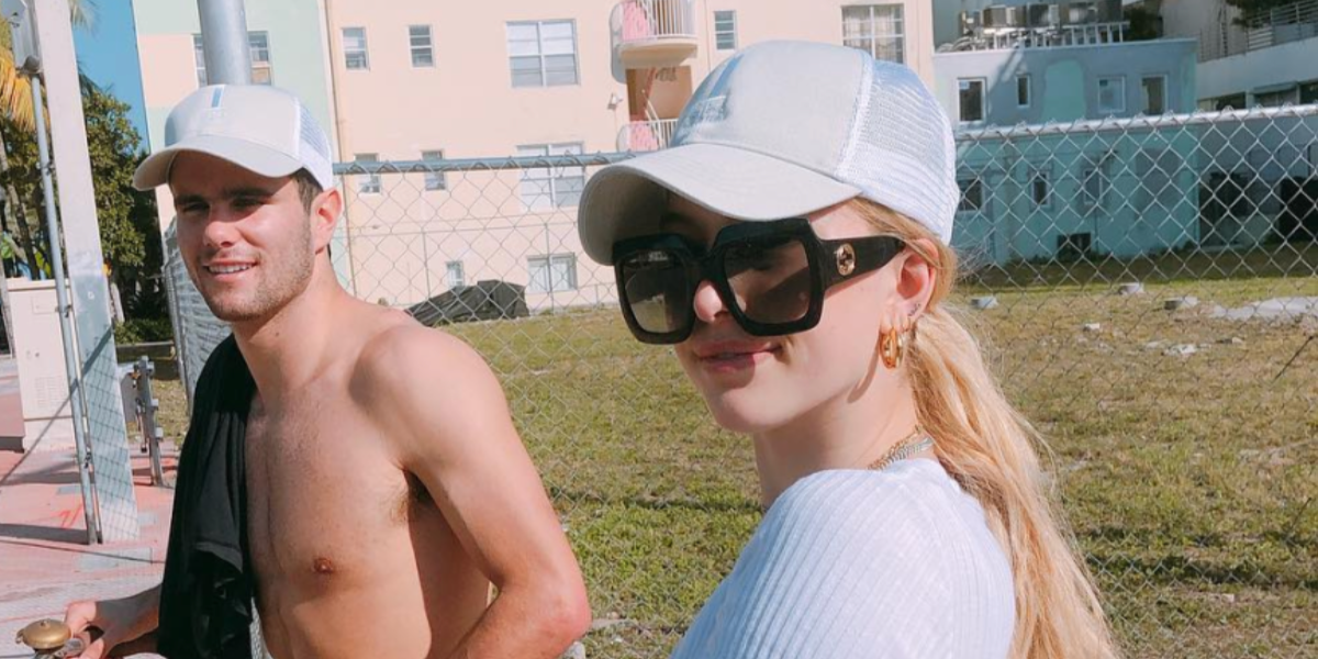 Eve Jobs, model daughter of Steve Jobs, was seen wearing black Gucci GG0053SN 001 butterfly-shaped oversized sunglasses in a social media post. Shop online now on Pretavoir