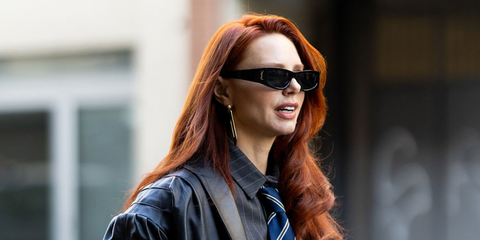 Greek fashion influencer Evelyn Kazantzoglou was seen wearing black Saint Laurent SL M140 001 sunglasses at the Hugo Boss Spring/Summer 2026 fashion show during Milan Fashion Week. Shop online now on Pretavoir