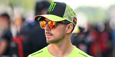 Italian motorcycle racer Fabio Di Giannantonio was seen wearing grey Oakley Frogskins Range OO9284 01 Prizm sunglasses at the MotoGP of the Netherlands 2026.