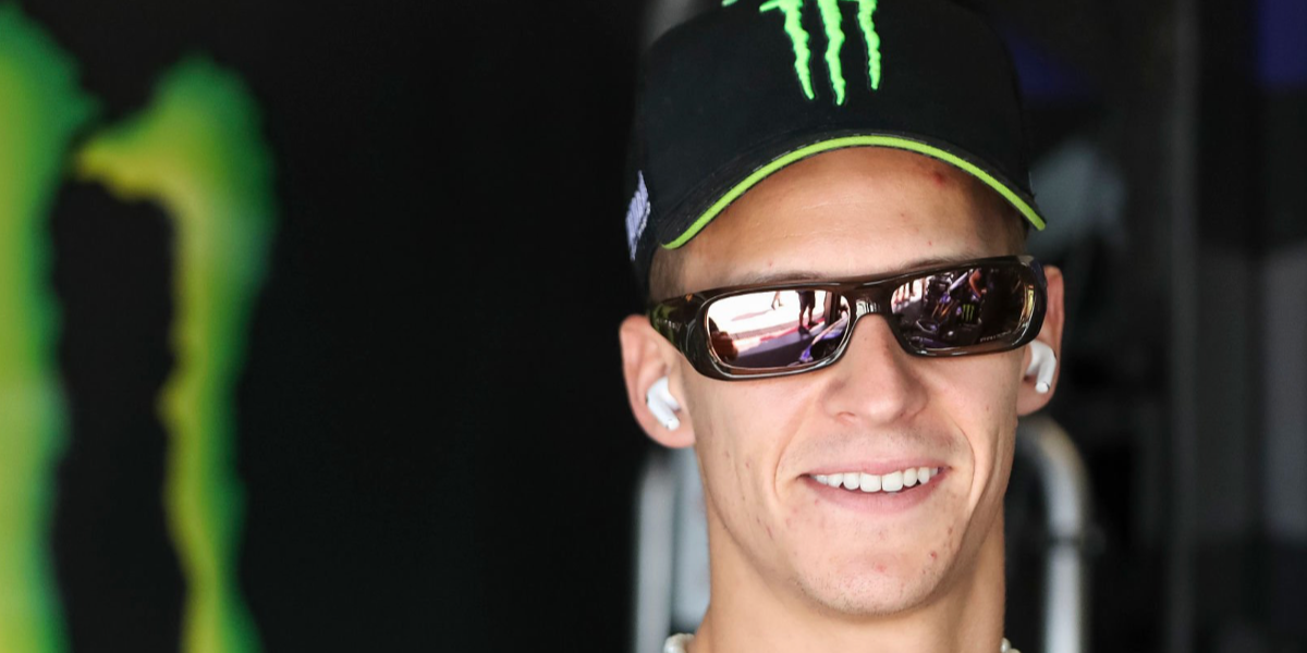 French motorcycle racer Fabio Quartararo was seen wearing brown Oakley Permian OO9520 03 Prizm sunglasses at the MotoGP of San Marino, Italy, 025. Shop online now on Pretavoir