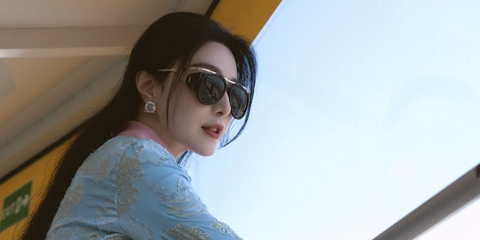 Fan Bingbing wears Saint Laurent SL M137/F Amelia 001 sunglasses on her visit to Melaka, Malaysia