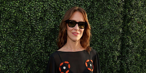 Canadian singer Feist was seen wearing black Ray-Ban Mega Wayfarer RB 0840S 901/31 sunglasses at the Rock & Roll Hall of Fame Induction Ceremony 2025 in Los Angeles. Shop online now on Pretavoir