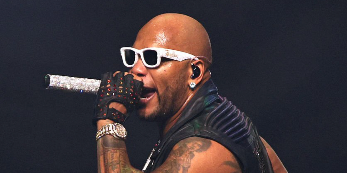 Flo Rida was seen wearing white Ray-Ban Wayfarer Puffer Crystal Pavè Edition RB 4940BP 6866/87 sunglasses during his performance at Fallsview Casino Resort in Ontario, June 2026