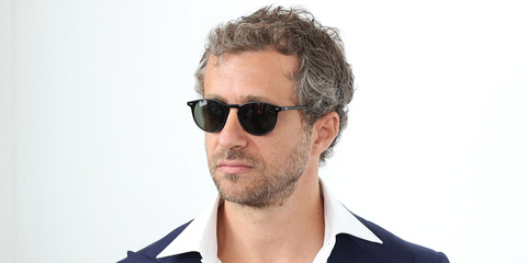 Italian director Francesco Carozzini was seen wearing black Oliver Peoples Riley Sun OV5004SU 1005/P1 Polarised sunglasses at the 83rd Venice Film Festival 2026.