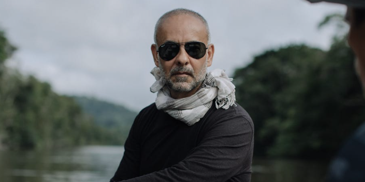 Fashion designer and creative director Francisco Costa was seenn wearing black Ray-Ban Aviator 3025 002/58 Polarised sunglasses in the promotional image of Costa Brazil