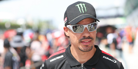 Italian motorcycle racer Franco Morbidelli was seen wearing white Oakley Masseter OO9486 03 Prizm sunglasses at the MotoGP of Malaysia 2025. Shop online now on Pretavoir