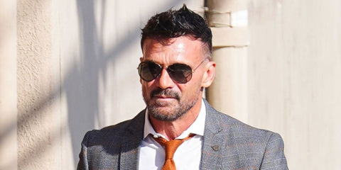 Actor Frank Grillo was seen wearing black frame with golden bridge Ray-Ban Aviator Large Metal RB 3025 9271/GK sunglasses outside Jimmy Kimmel Live! studios in Los Angeles. Shop online now on Pretavoir