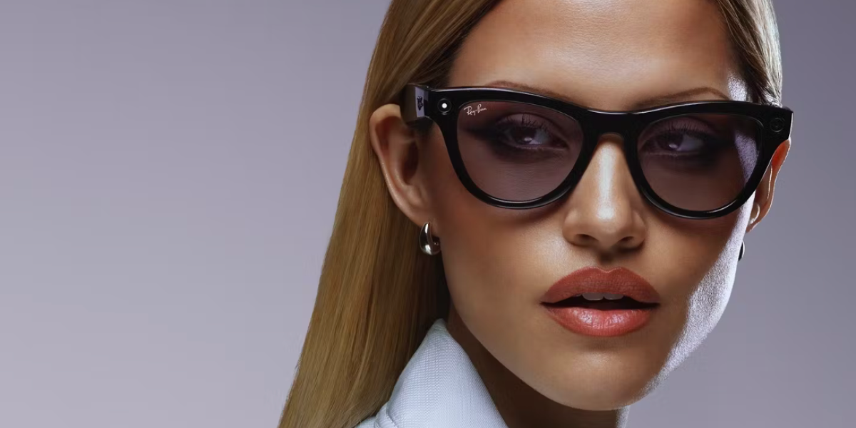 Gabbriette, model and frontwoman of Nasty Cherry, was seen wearing black Ray-Ban Meta Skyler RW4010 601/CH Photochromic Smart Glasses in a Highsnobiety feature. Shop online now on PRetavoir