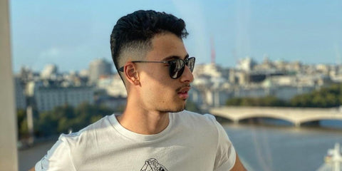 Brazilian footballer Gabriel Martinelli was seen wearing rubber black Ray-Ban Erika 4171 6228G sunglasses in a social media post.