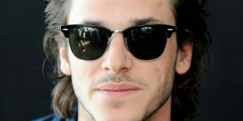 French actor Gaspard Ulliel was seen wearing the iconic Ray-Ban Clubmaster 3016 W0365 Black sunglasses