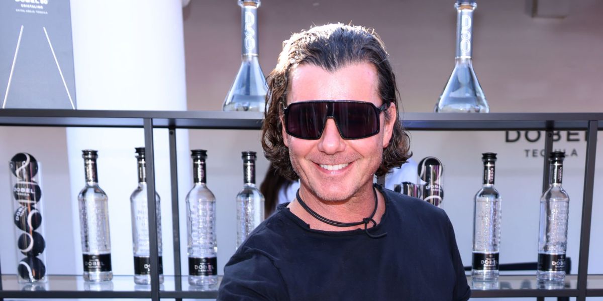 Gavin Rossdale was seen wearing black Oakley Sutro OO9406 01 shield sunglasses at the Dobel Tequila Bar at the 21st annual Desert Smash Tennis Event in California, March 2025