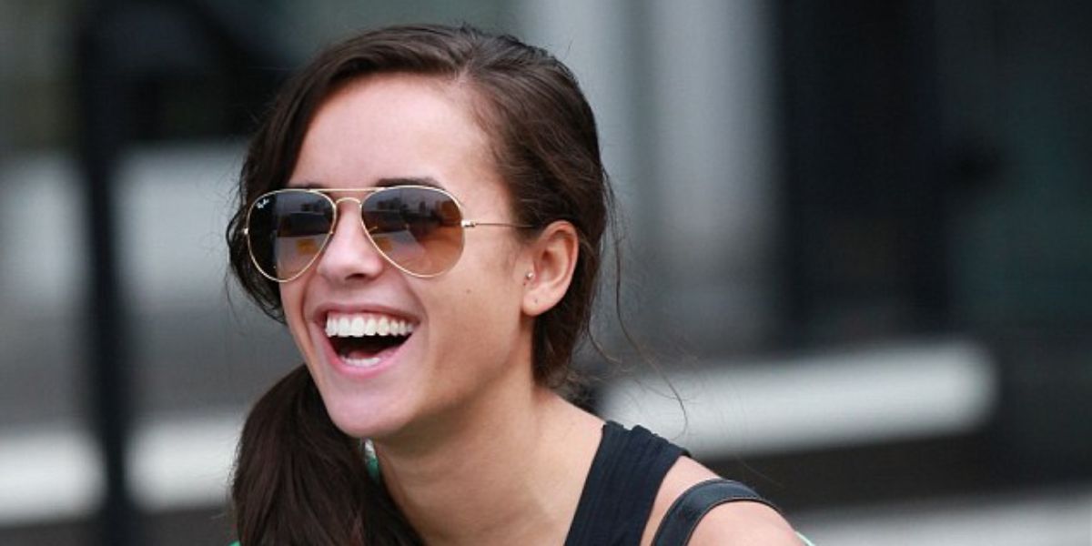 English actress Georgia May Foote was seen wearing Ray-Ban Aviator RB 3025 9001/A5 sunglasses with brown pink gradient lenses