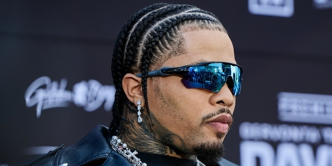 American professional boxer Gervonta Davis was seen wearing black Oakley Radar EV Path OO9208 55 sunglasses with blue Prizm Polarised. Shop online now on Pretavoir