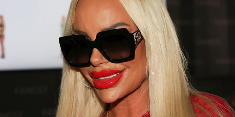 German television personality Gina-Lisa Lohfink was seen wearing black Gucci GG0053SN 001 oversized sunglasses with grey gradient lenses. Shop online now on Pretavoir