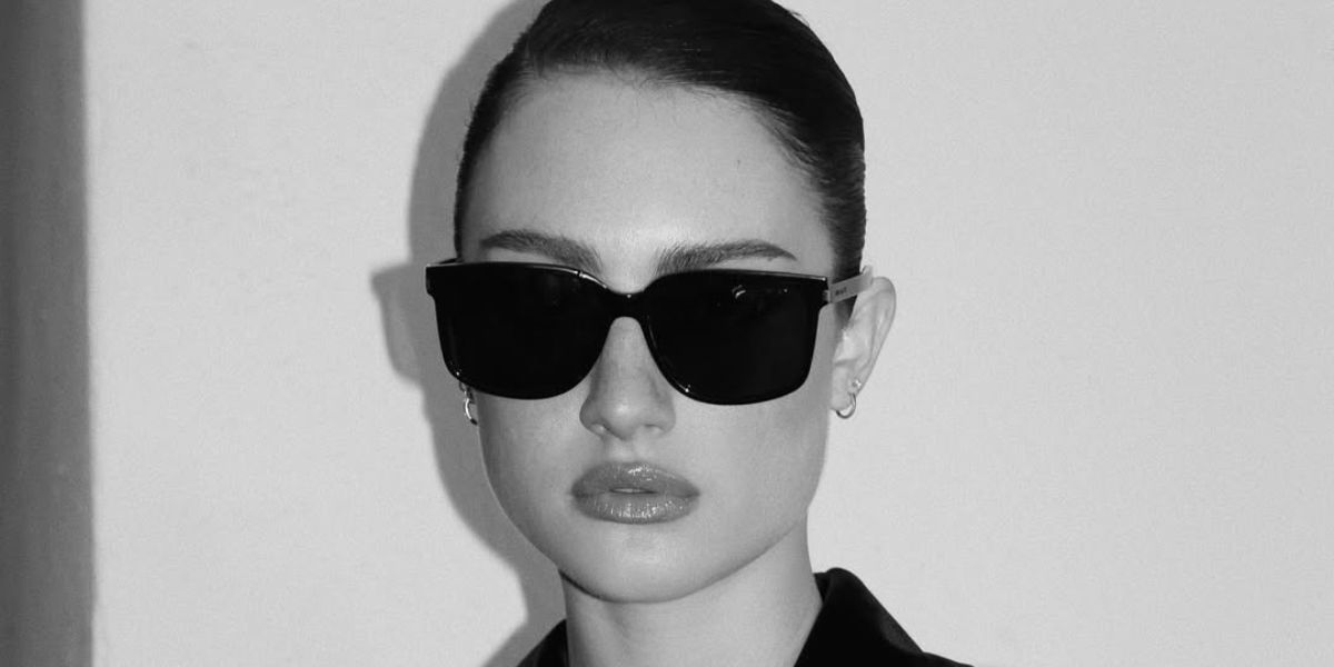 Actress Grace Van Patten was seen wearing black Saint Laurent SL 599 001 square sunglasses at the Saint Laurent and W Magazine Pre-Oscars Dinner Party in March 2023. Shop online now on Pretavoir