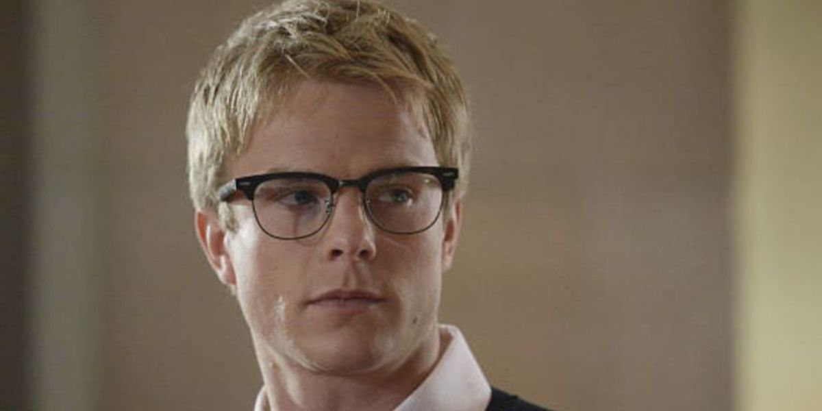 Actor Graham Rogers was seen wearing black Ray-Ban Clubmaster Optical RB 5154 2000 optical glasses in Quantico.