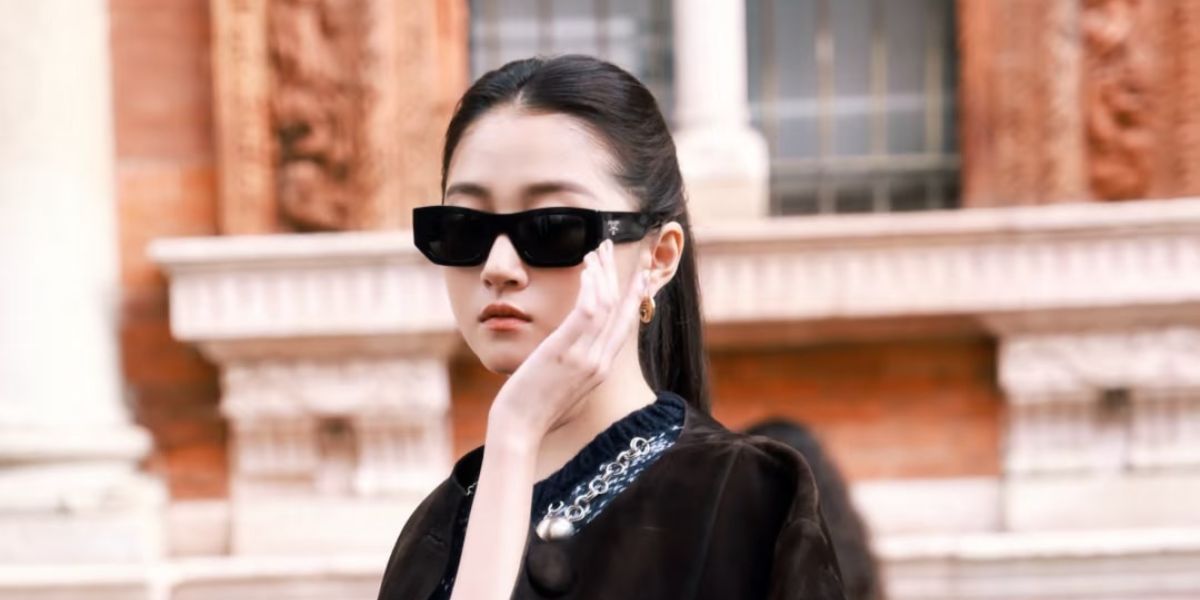 Chinese actress Guan Xiaotong was seen wearing black Prada PR A01S 16K08Z sunglasses in a social media post. Shop online now on Pretavoir