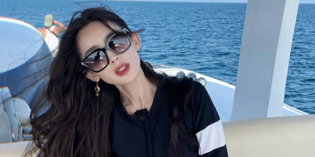 Chinese actress Gulnezer Bextiyar, widely known as Nazha, was seen wearing black Tom Ford Selby TF952 01B sunglasses in April 2024. Shop online now on Pretavoir