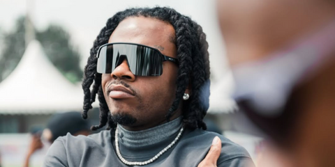 Gunna was seen wearing black Oakley Sutro Lite OO9463 05 Prizm sunglasses in his Wunna Run 5K leg in South Africa, January 2026.