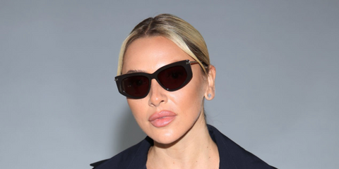 Hadise wears Max Mara Beth black sunglasses at Max Mara Spring 25 show at Paris Fashion Week 2025 - buy online.