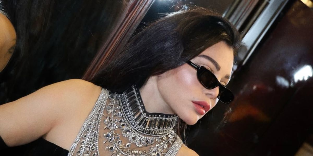 Lebanese singer Haifa Wehbe was seen wearing black Saint Laurent Sun SL 557 Shade 001 sunglasses at the Yanina Couture Spring/Summer 2025 fashion show during Paris Haute Couture Week.