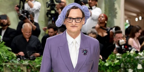 Hamish Bowles is seen wearing tortoiseshell Tom Ford TF5479-B 052 Blue Control glasses to the 2024 Met Gala