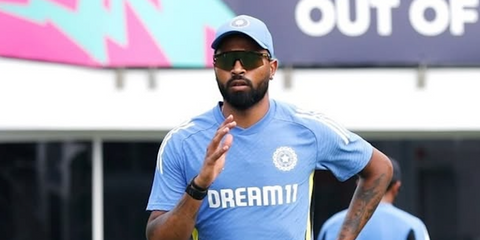 Hardik Pandya is seen wearing Oakley Hydra OO9229 01 Prizm sunglasses