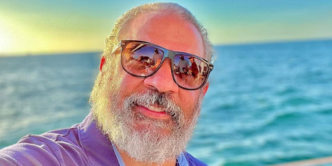 Actor Hemky Madera was seen wearing black Ray-Ban Boyfriend RB 4147 6095/85 sunglasses with brown gradient lenses in his Instagram post, January 2023.