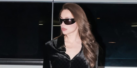 Vietnamese singer Ho Ngoc Ha was seen wearing black Gucci GG1958S 002 sunglasses in her Instagram post, February 2026.