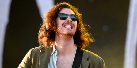 Irish singer Hozier was seen wearing black Ray-Ban Liteforce Wayfarer 4195 601/71 sunglasses onstage at the Coachella Music Festival 2015. Shop online now on Pretavoir
