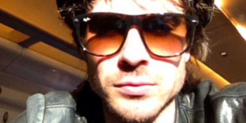 Ian Somerhalder was seen wearing tortoiseshell Ray-Ban 4147 710/51 sunglasses with brown gradient lenses in a throwback social media post