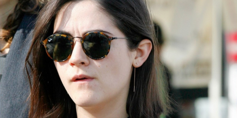 Isabelle Fuhrman was seen wearing tortoiseshell Ray-Ban Icons Round RB 2447 1157 sunglasses in Los Angeles. Shop online now on Pretavoir