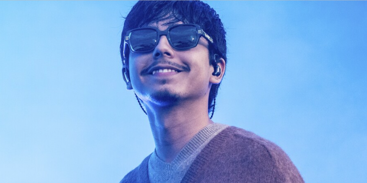 Singer-songwriter Ivan Cornejo was seen wearing black Burberry Eldon BE4349 3001/87 sunglasses. Shop online now on Pretavoir