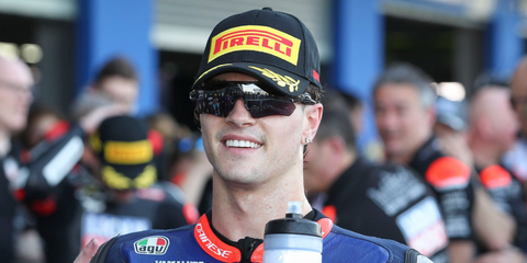 Spanish motorcycle racer Izan Guevara was seen wearing black Oakley Radar EV Path OO9208 52 Prizm sunglasses at the MotoGP of Thailand, February 2026.