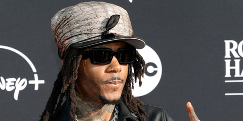 Rapper J.I.D was seen wearing black Prada PR 27ZS 16K08Z sunglasses at the Rock & Roll Hall of Fame Induction Ceremony 2025 in Los Angeles. Shop online now on Pretavoir