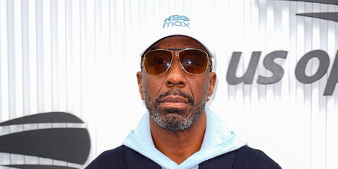 Comedian and actor JB Smoove was seen wearing Tom Ford Jaden TF1017 30E aviator sunglasses with yellow lenses at the US Open 2025. Shop online now on Pretavoir