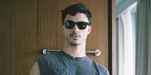 Model and artist Jacob Bixenman was seen wearing tortoiseshell Ray-Ban Wayfarer 2140 902 sunglasses with green lenses in his Instagram post, October 2023.