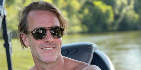 Actor James Van Der Beek was seen wearing havana tortoiseshell Persol 3235S 24/31 aviator sunglasses with green lenses in his Instagram post, August 2021.