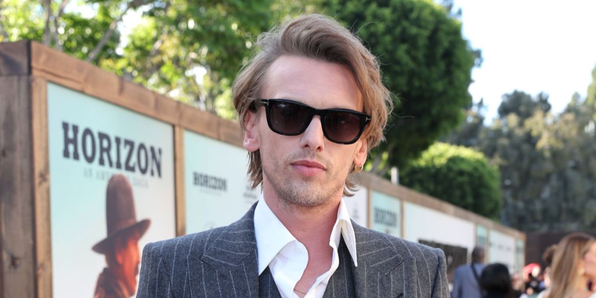 Actor and model Jamie Campbell Bower was seen wearing black Tom Ford Kendel TF1076 01B sunglasses at the Los Angeles Premiere Of "Horizon: An American Saga - Chapter 1", June 2024. Shop online now on Pretavoir