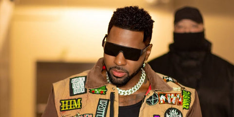 Jason Derulo was seen wearing black Burberry BE4291 346487 sunglasses to perform at the 2024 iHeartRadio Jingle Ball