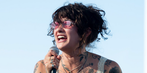 Jennifer Ball was seen wearing silver Ray-Ban Yevi RB 3728 004/84 sunglasses with pink lenses during Girl in The Year Above band performance as part of Labyrinth On The Thames 2026